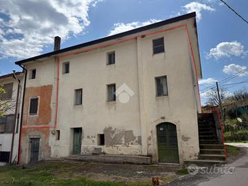 CASA DI CORTE A ATINA