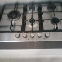 piano cottura Beko in acciaio 5 fuochi