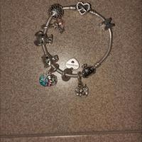 Bracciale pandora con 9 charm inclusi