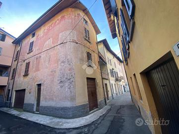 CASA SEMINDIPENDENTE A MARONE