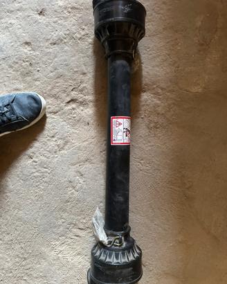 Giunto cardalico trasmissione trattore