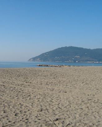 Marinella di Sarzana (SP): Agosto vicino al mare