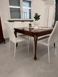 Tavolo da pranzo in legno