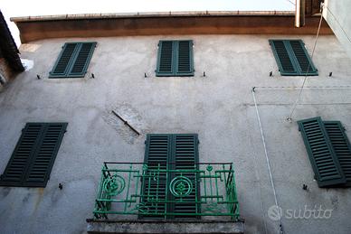 Edificio terra cielo Vico Pancellorum Bagni Lucca
