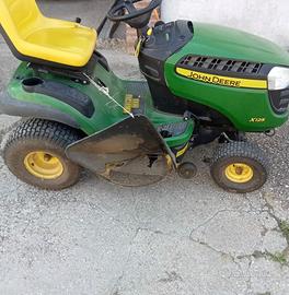 Trattorino taglia erba John Deere x125
