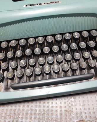 macchina da scrivere Olivetti 