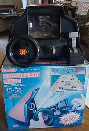 videogioco vintage anni 80 con corsa autobolistica
