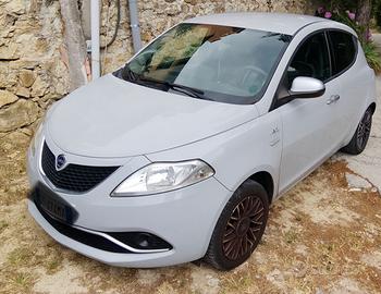 Autovettura Lancia Ypsilon