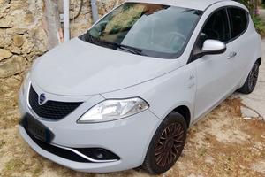 Autovettura Lancia Ypsilon