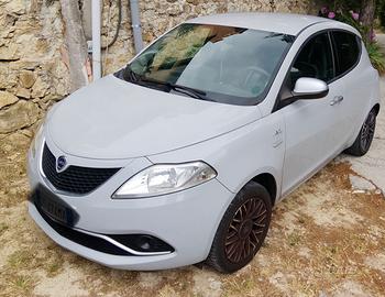 Autovettura Lancia Ypsilon