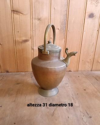 brocca in rame antica