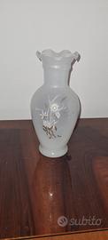 Vaso bianco con disegno fiori 