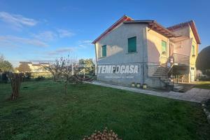 CASA INDIPENDENTE DA RIATTARE CON TERRENO EDIFICAB