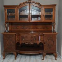 Mobile di antiquariato, Buffet italiano in noce
