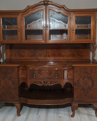 Mobile di antiquariato, Buffet italiano in noce