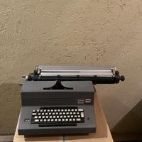Macchina da scrivere Olivetti EDITOR 4