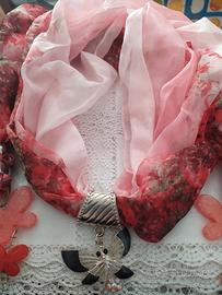 Sciarpa con ciondoli