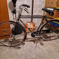 bicicletta d'epoca intorno hai 50 anni