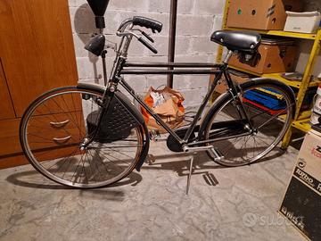 bicicletta d'epoca intorno hai 50 anni