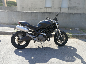 Ducati Monster 696