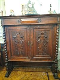 Mobile di lusso intagliato arredamento storico 