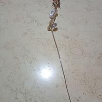 Rosa rossa  in porcellana  a stelo lungo argentata