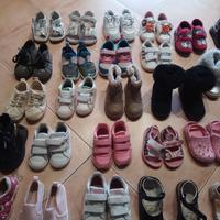 Varie scarpe bimba
