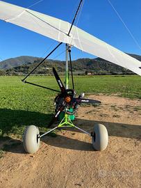 Deltaplano a motore minimale