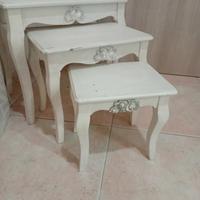 3 tavolini a scaletta di legno bianchi 