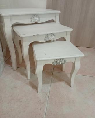 3 tavolini a scaletta di legno bianchi 