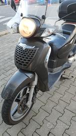scarabeo 200 light
