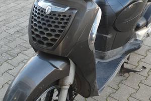 scarabeo 200 light