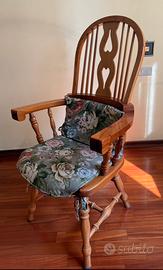 Sedia in legno con braccioli vintage