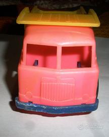 N°2 modellini di Plastica Camion anni 80 e roulott