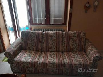  divano 3 posti in buone condizioni 