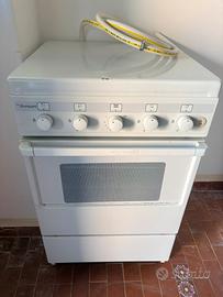 Cucina a gas e forno elettrico