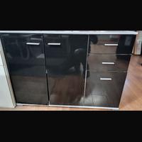 Mobile con ante e cassetti