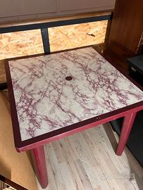 Tavolo vintage quadrato rosso con piano marmorizza