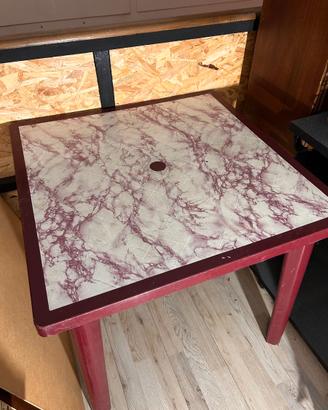 Tavolo vintage quadrato rosso con piano marmorizza