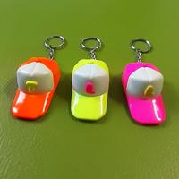 Tre portachiavi berretto con fischietto