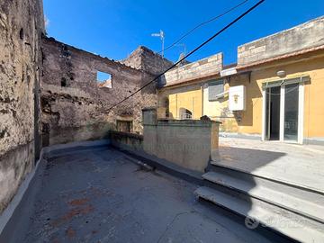 S1- immobile da ristrutturare con terrazzi