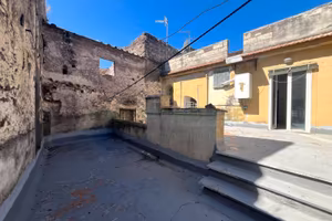 S1- immobile da ristrutturare con terrazzi