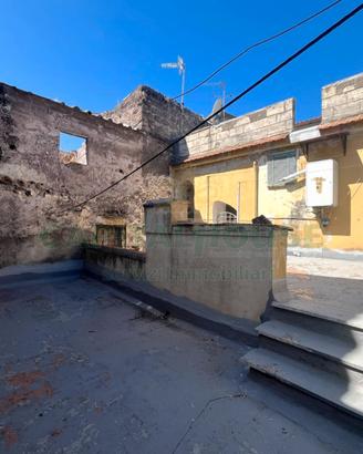S1- immobile da ristrutturare con terrazzi