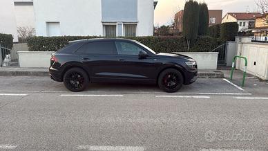 Audi Q8 SQ8 TDI quattro tiptronic sport attitude