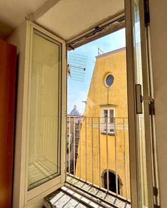 MULTILOCALE A NAPOLI