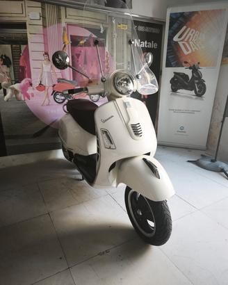 Piaggio Vespa 300 GTS i.e. ABS BIANCO