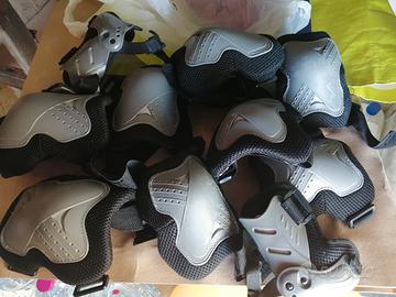 ginocchiere, paragomiti  per pattin