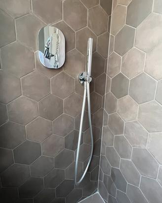 Sanitari completi bagno stile moderno. 280 EUR.
