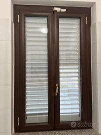 Finestra completa in PVC a 2 ante doppio vetro