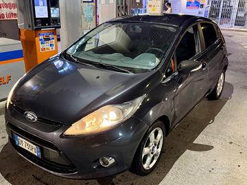 Ford Fiesta 1.4 5 porte benzina/gpl - 2010